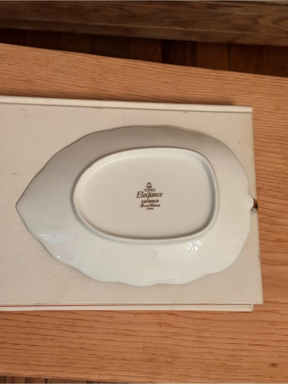 Toyo White and 24k Gold Accent Trinket Dish